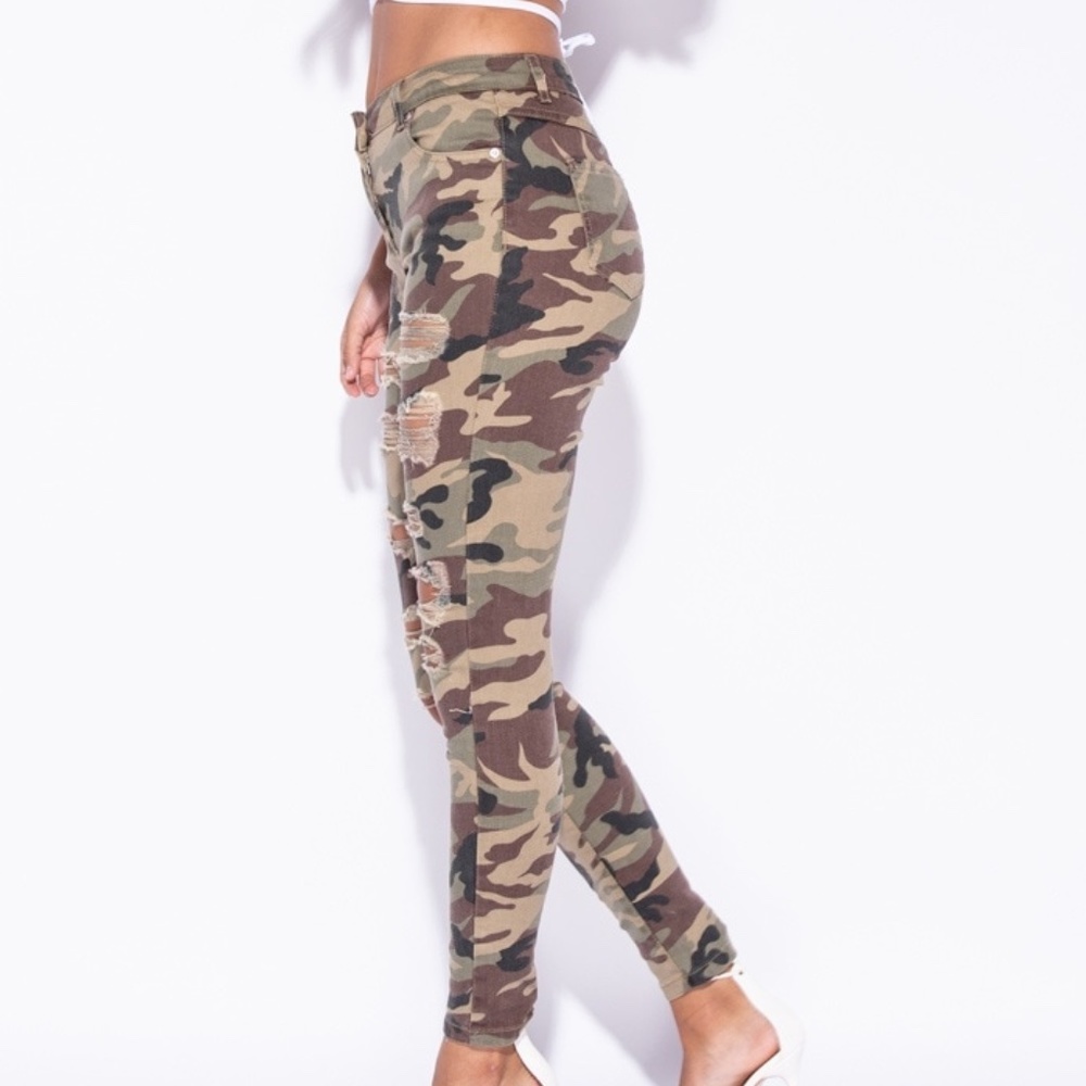 Camouflage Distressed Skinny Jeans - Picture 4 of 10